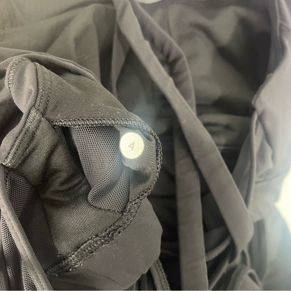 Lululemon Nouveau Limits Tank Top with Built in Sport Bra in Black Size 4 - Picture 8 of 10